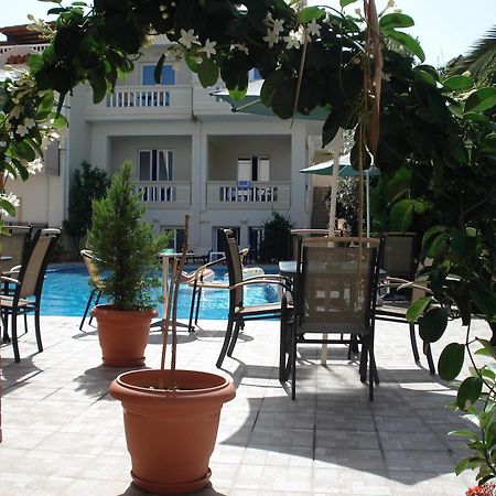 Akatos Hotel Agia Marina Buitenkant foto