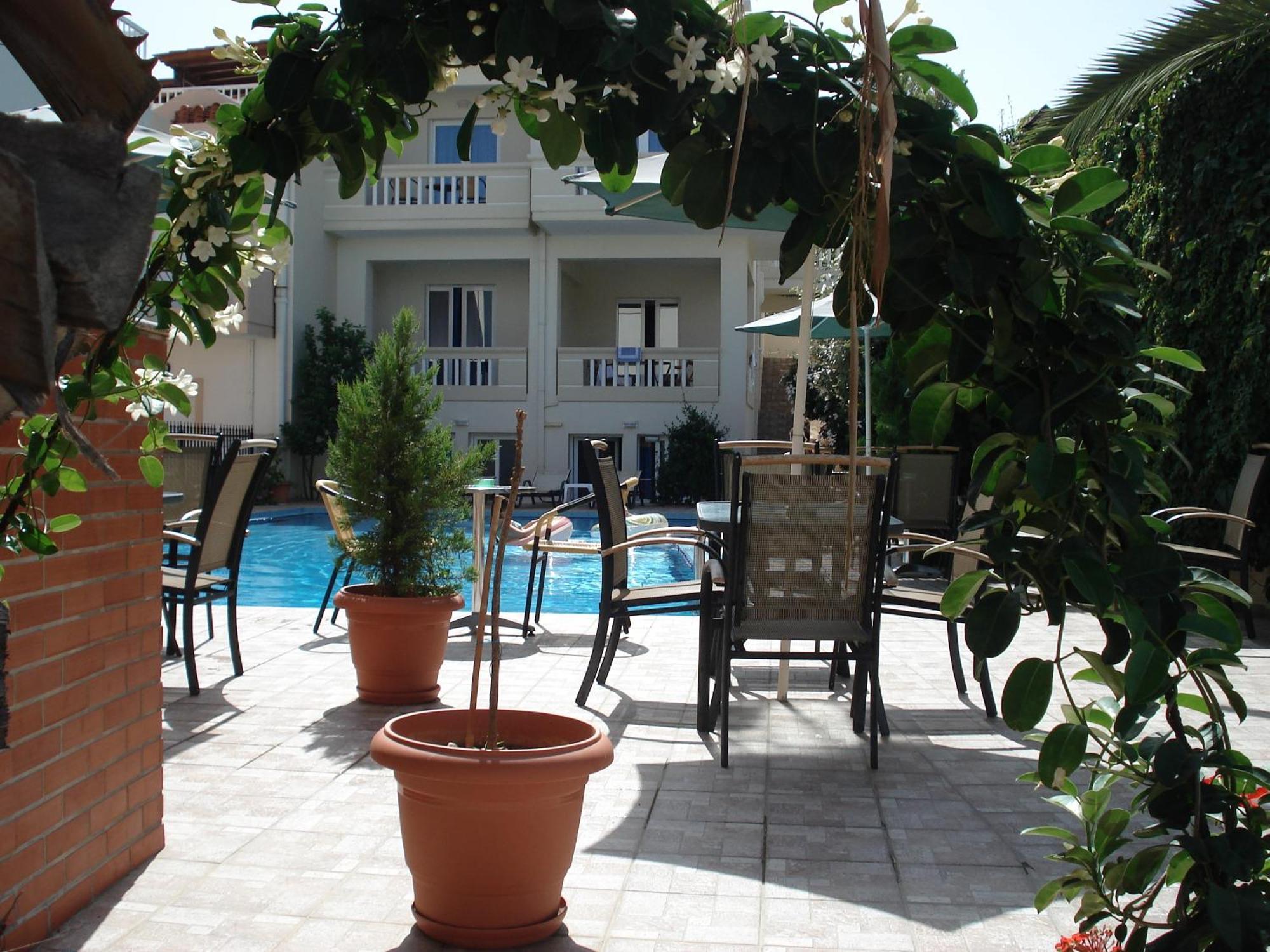 Akatos Hotel Agia Marina Buitenkant foto