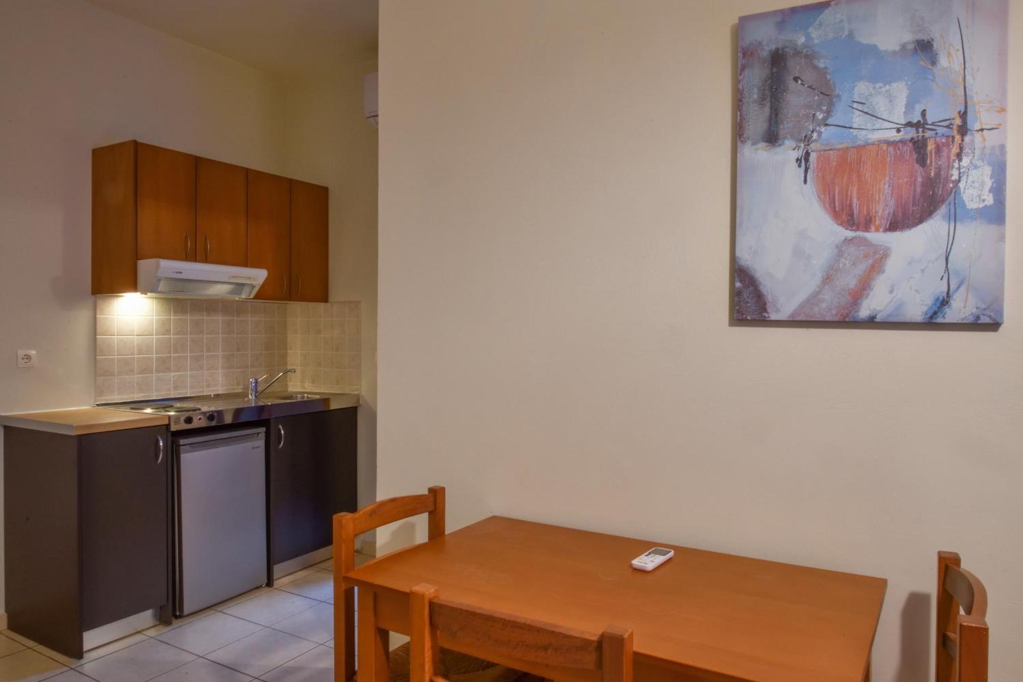 Akatos Hotel Agia Marina Buitenkant foto