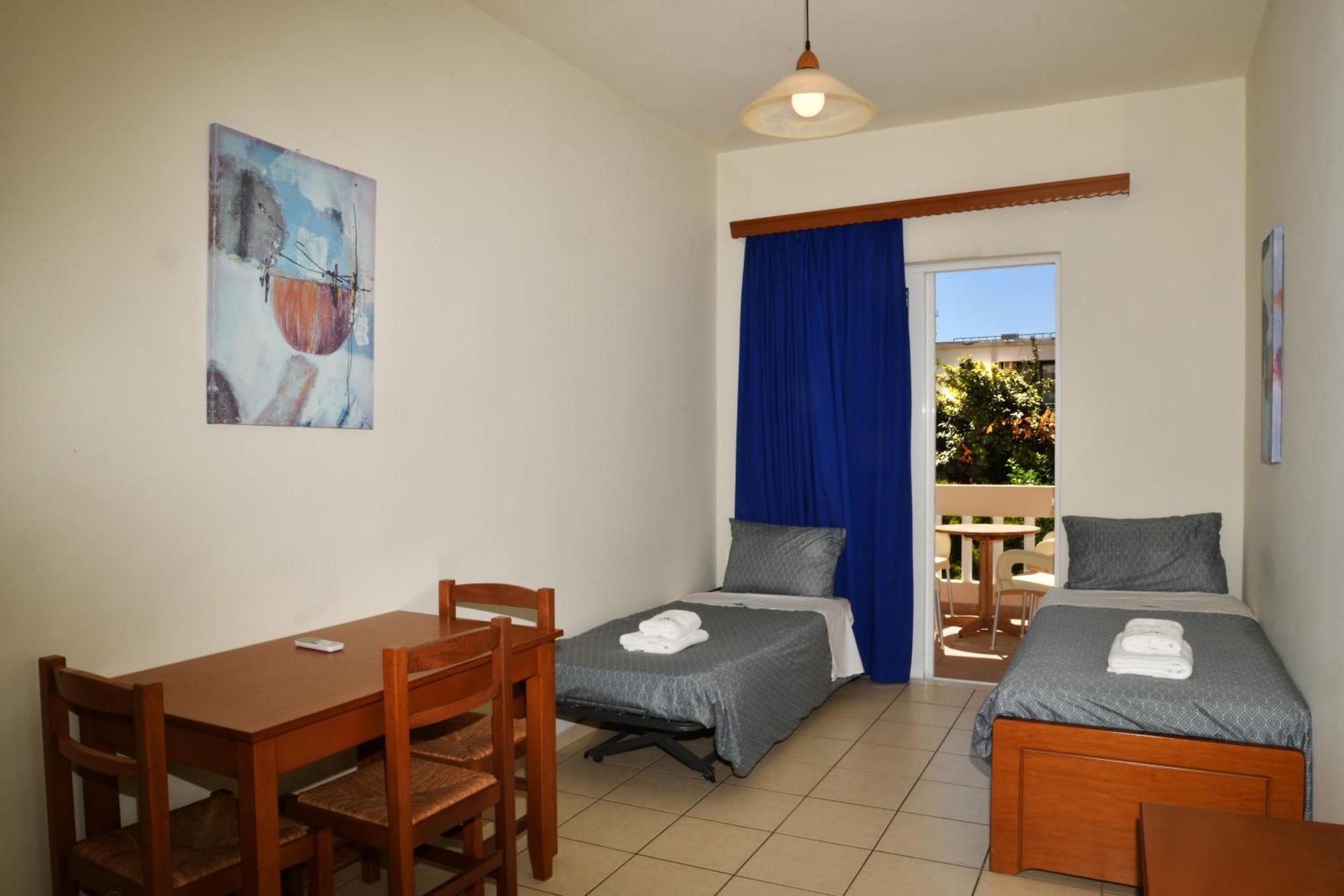 Akatos Hotel Agia Marina Buitenkant foto