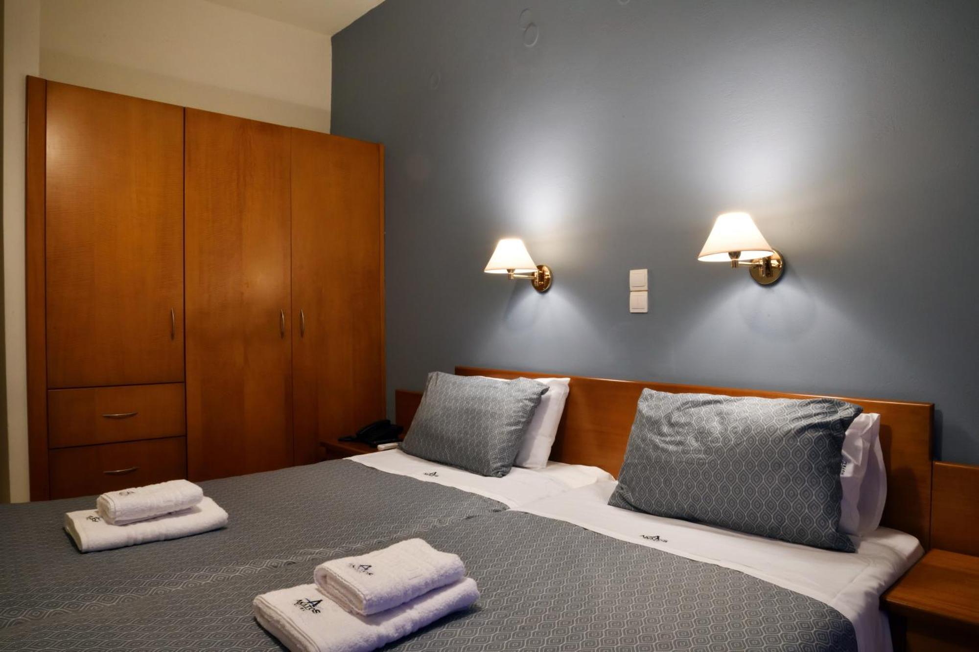 Akatos Hotel Agia Marina Buitenkant foto