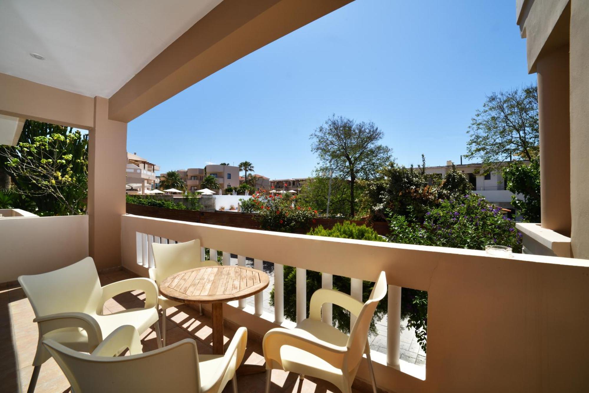 Akatos Hotel Agia Marina Buitenkant foto