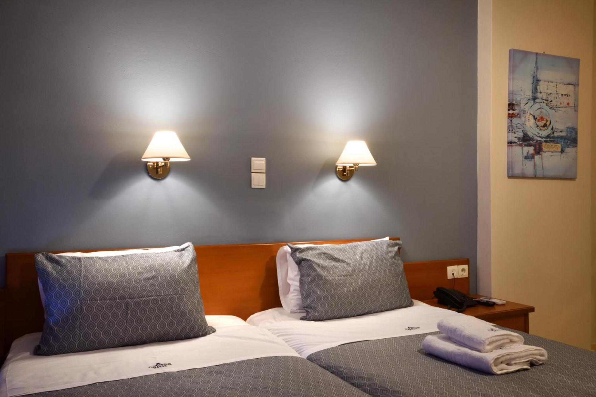 Akatos Hotel Agia Marina Buitenkant foto