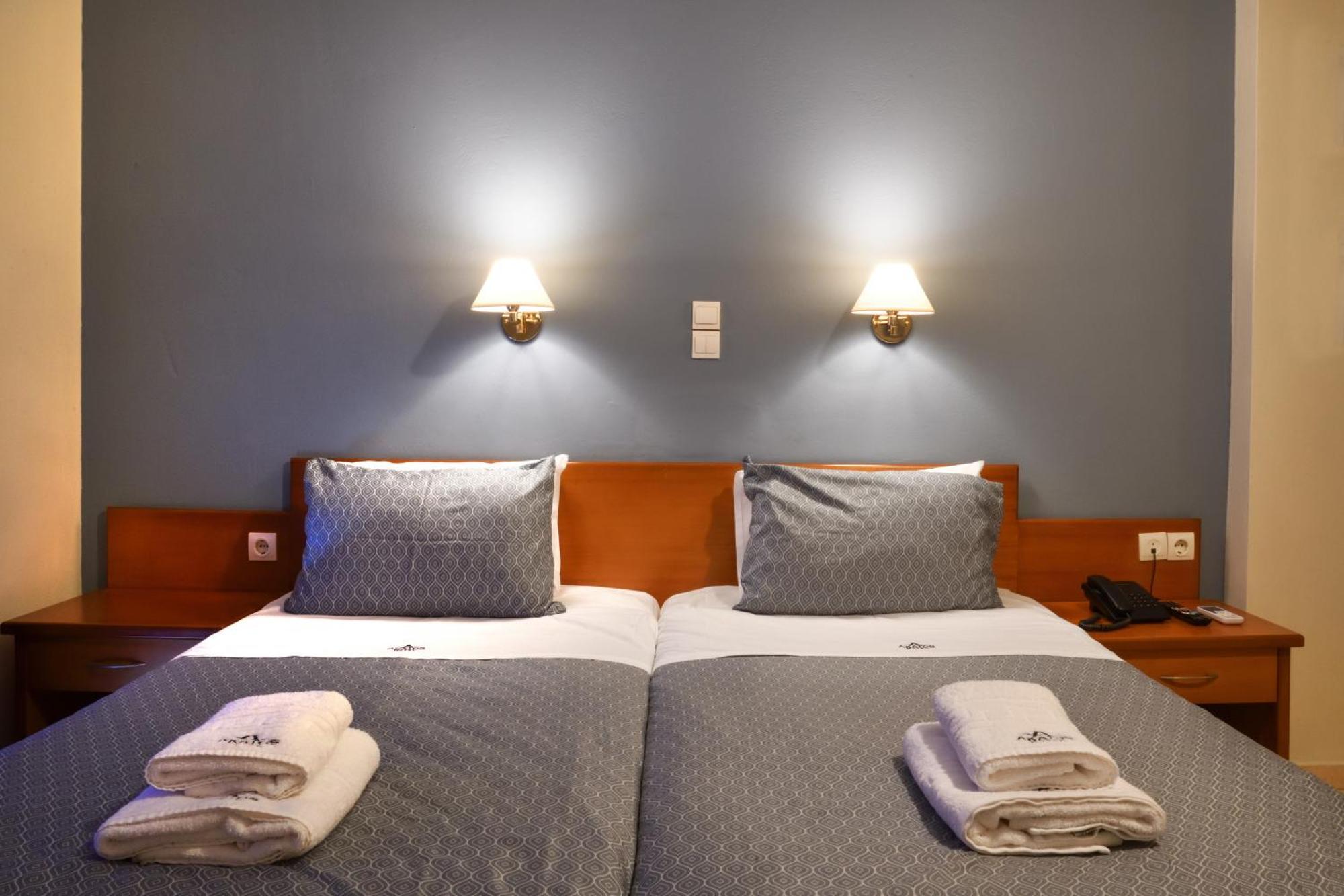 Akatos Hotel Agia Marina Buitenkant foto