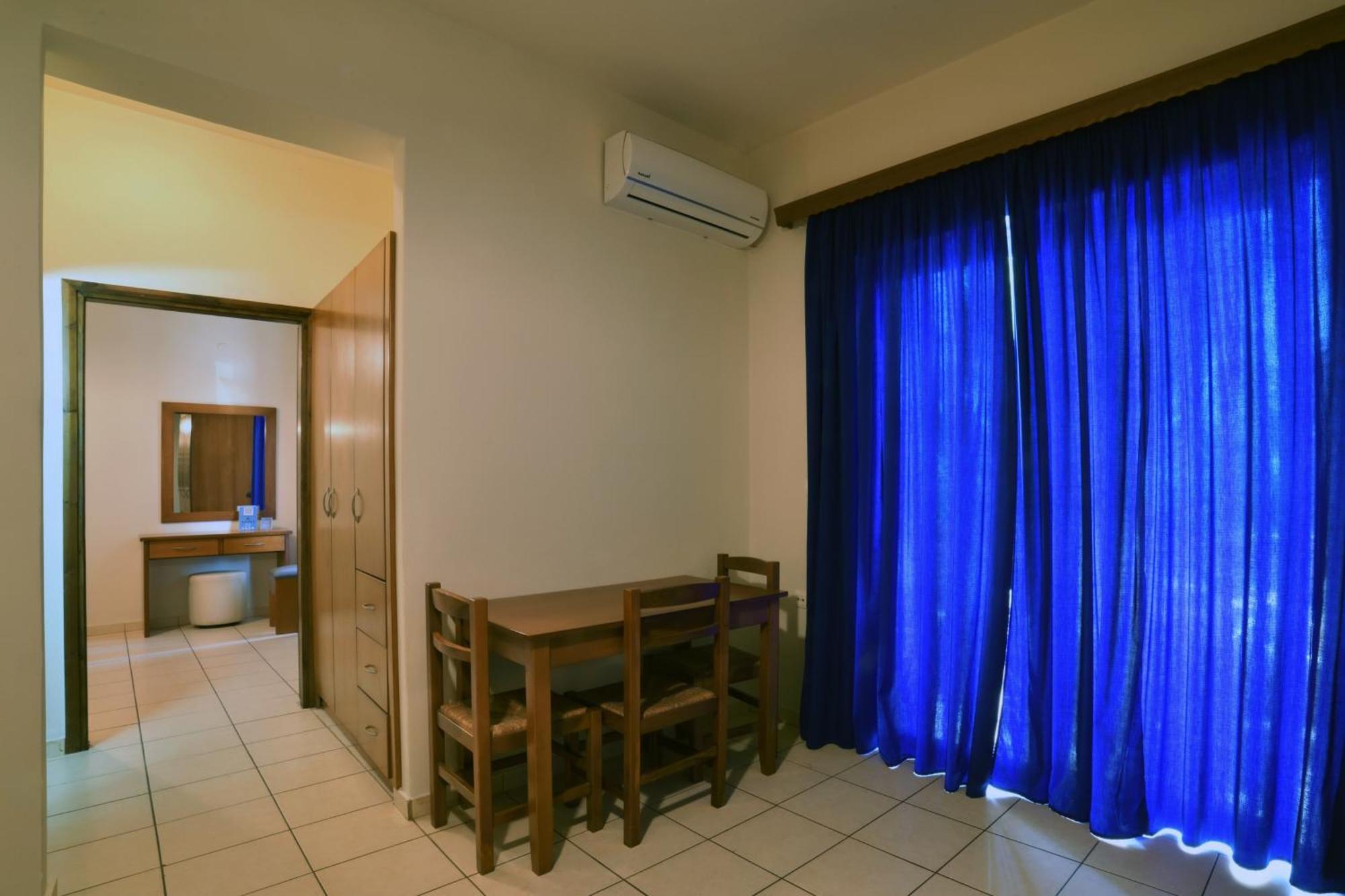 Akatos Hotel Agia Marina Buitenkant foto