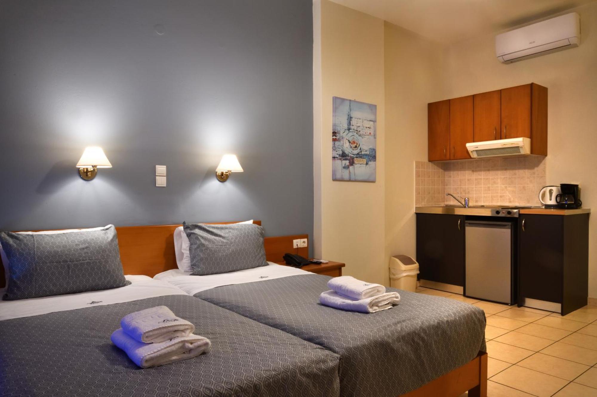 Akatos Hotel Agia Marina Buitenkant foto
