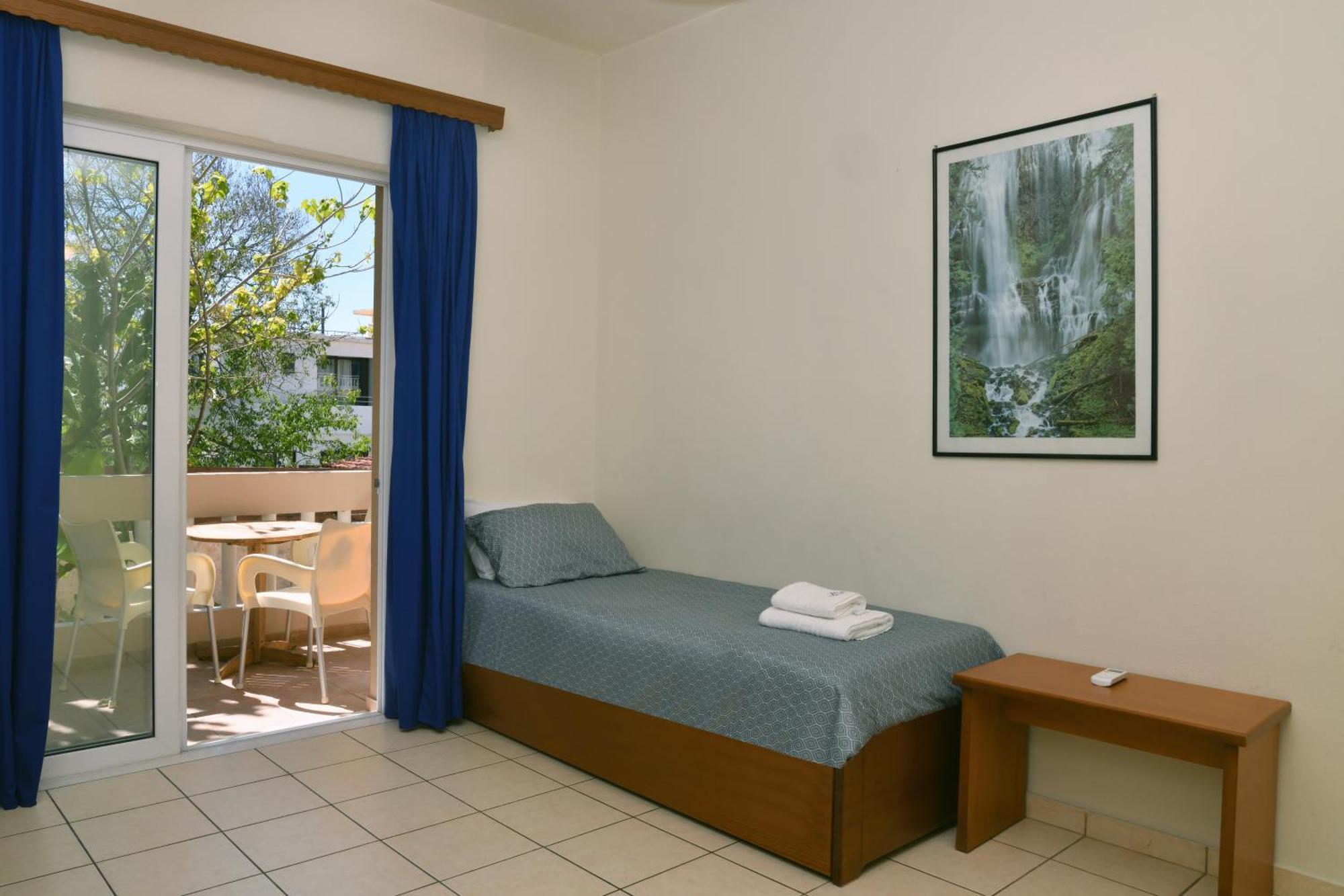 Akatos Hotel Agia Marina Buitenkant foto