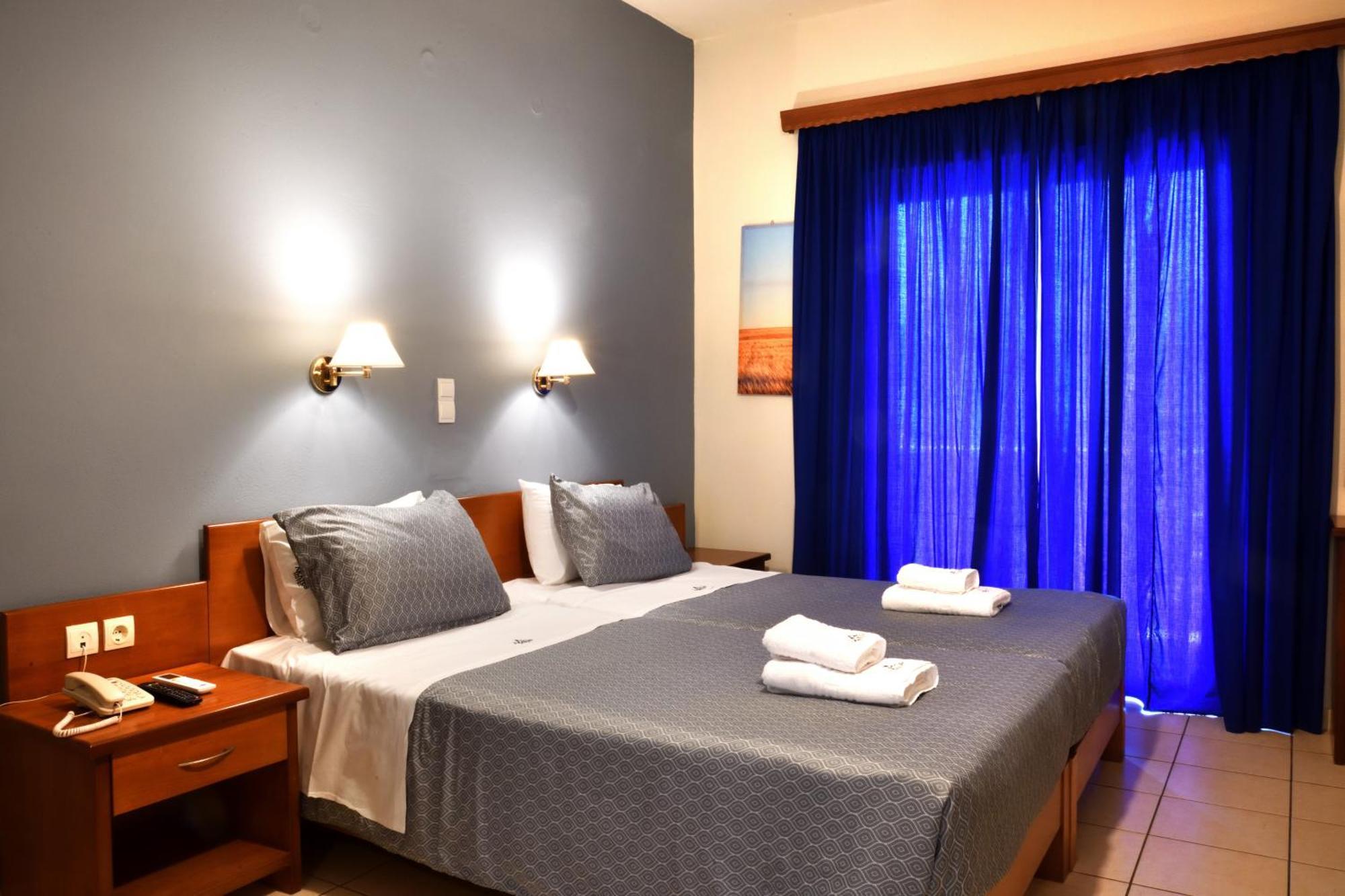 Akatos Hotel Agia Marina Buitenkant foto