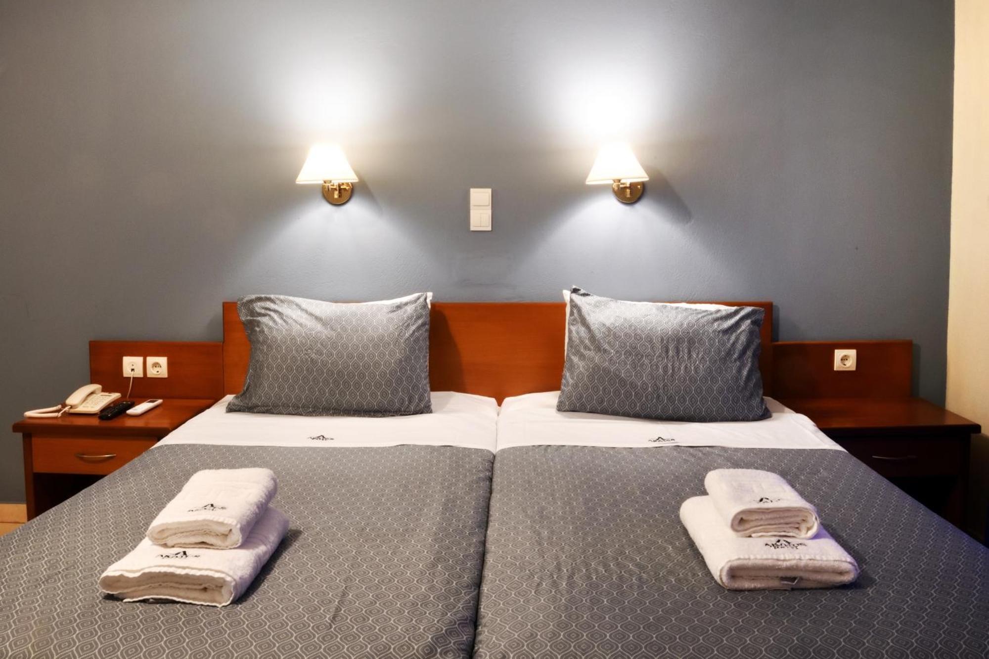 Akatos Hotel Agia Marina Buitenkant foto