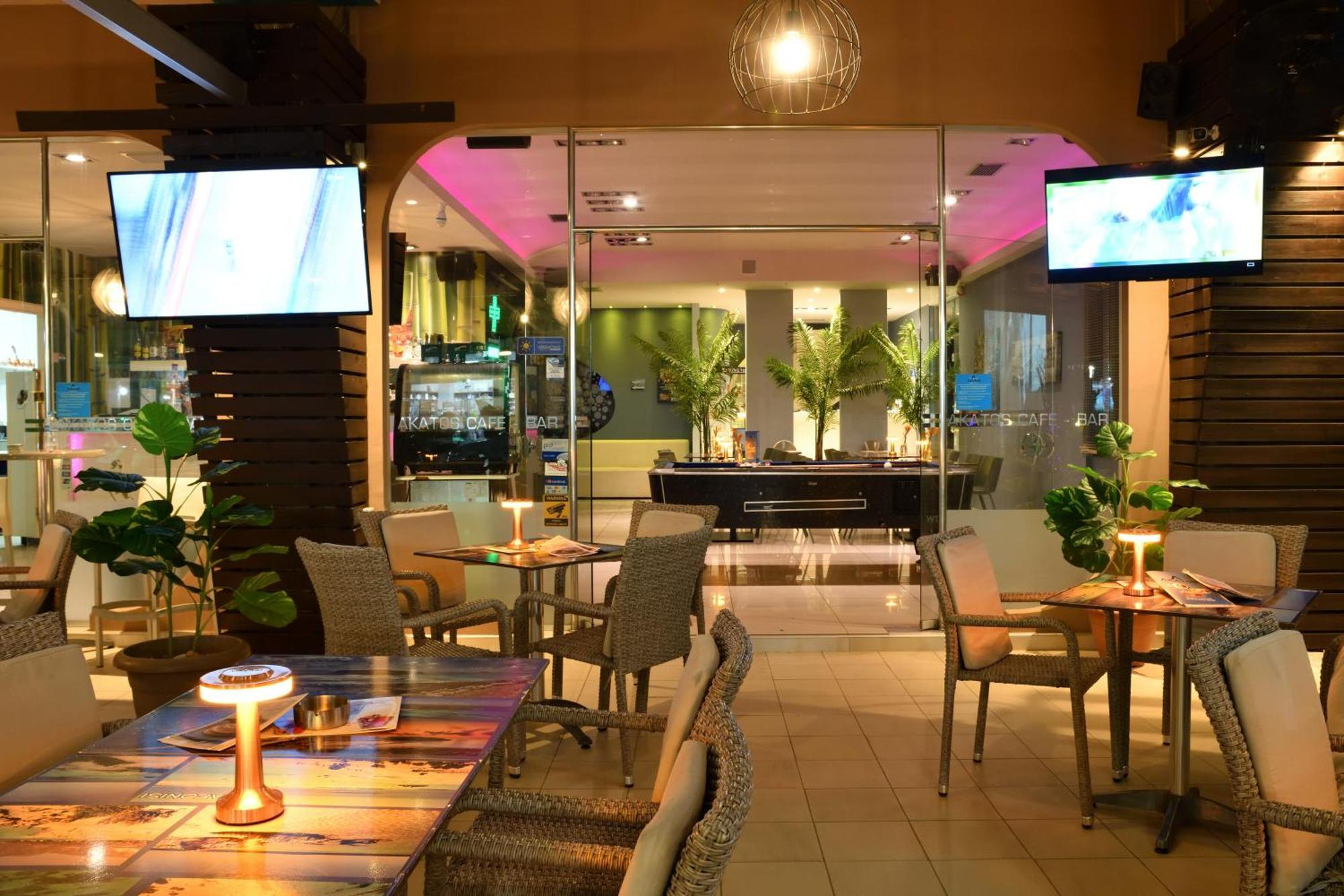 Akatos Hotel Agia Marina Buitenkant foto