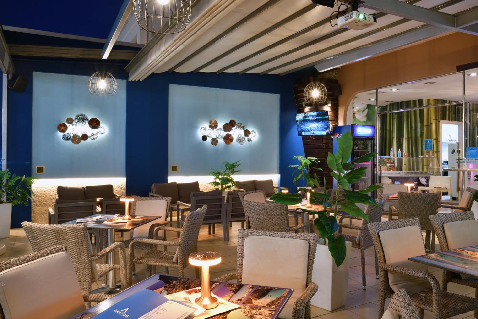 Akatos Hotel Agia Marina Buitenkant foto