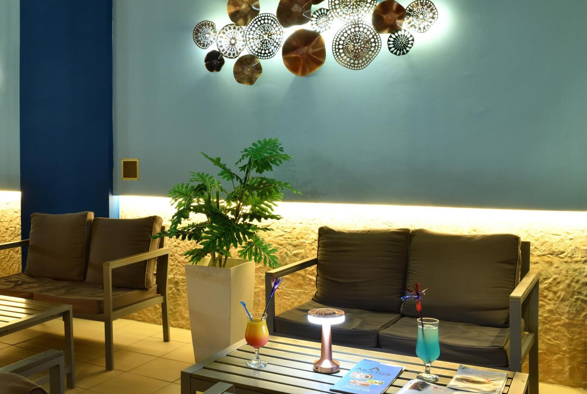 Akatos Hotel Agia Marina Buitenkant foto