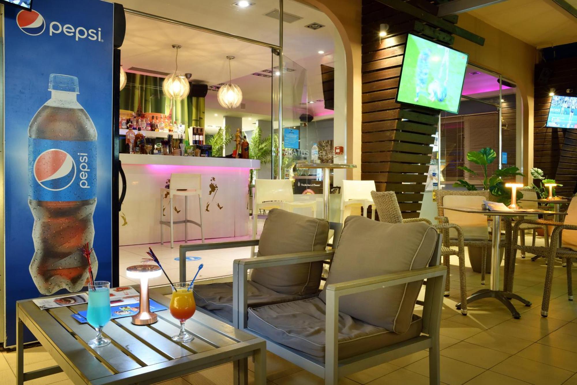 Akatos Hotel Agia Marina Buitenkant foto