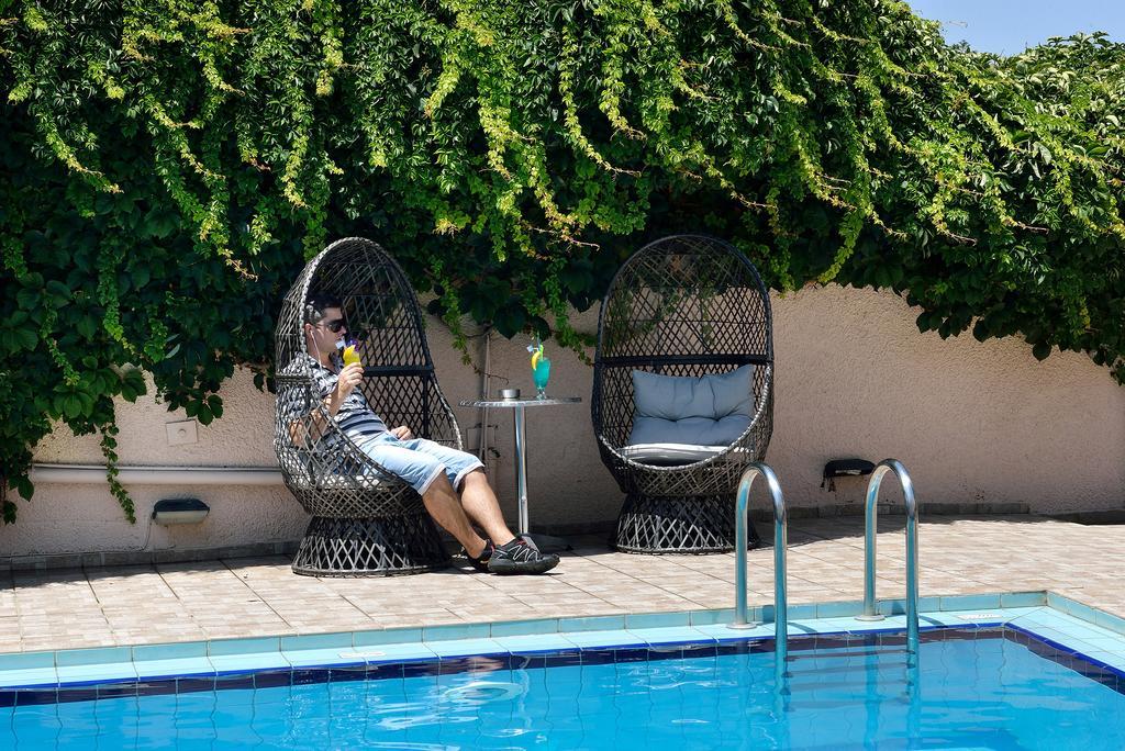 Akatos Hotel Agia Marina Buitenkant foto