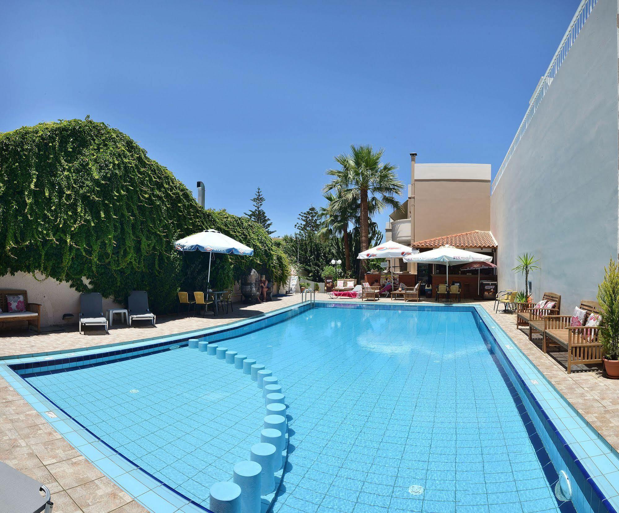 Akatos Hotel Agia Marina Buitenkant foto